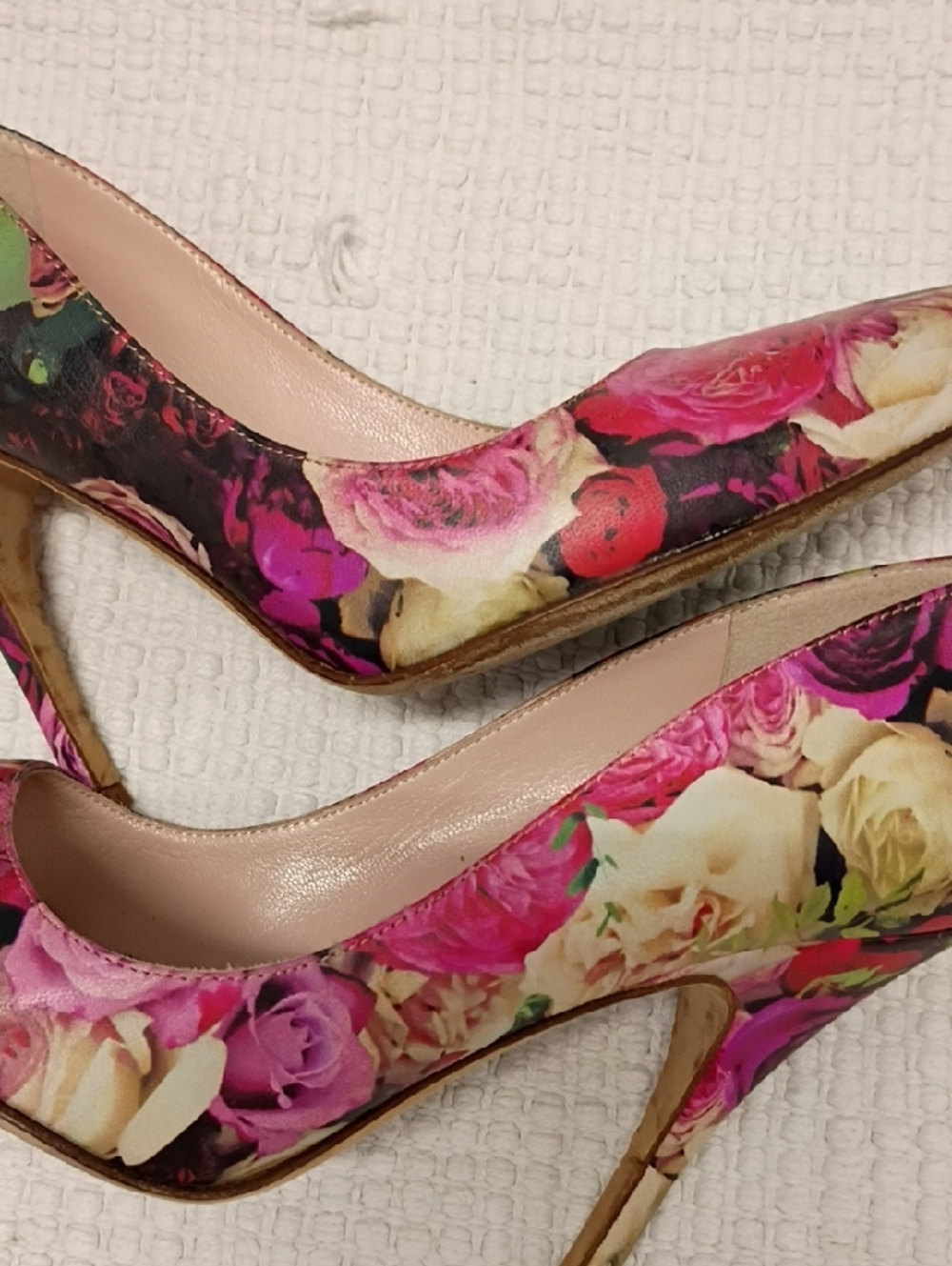 Kate Spade "Roses" Heels - Picture 3 of 6